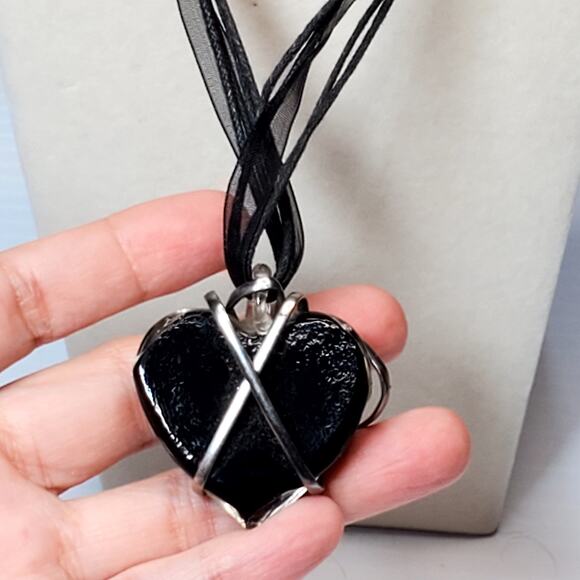 Wire Wrapped Heart Pendant Necklace Lace 16" Unsigned - Picture 5 of 6